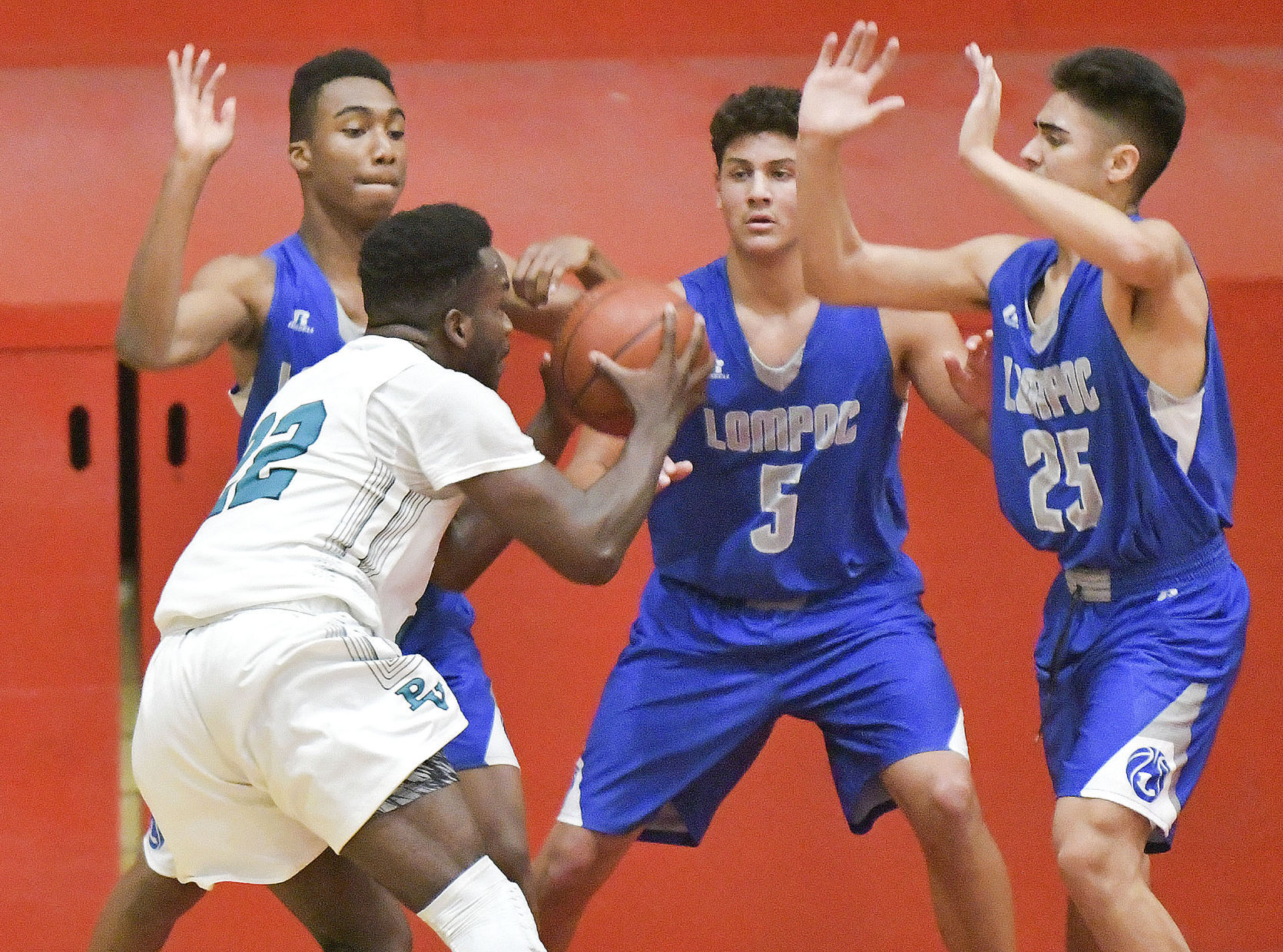 122717 Lompoc PV basketball 02.jpg